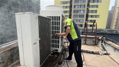 中央空調管道清洗的必要性-保持企業中央空調室內空氣清新方法